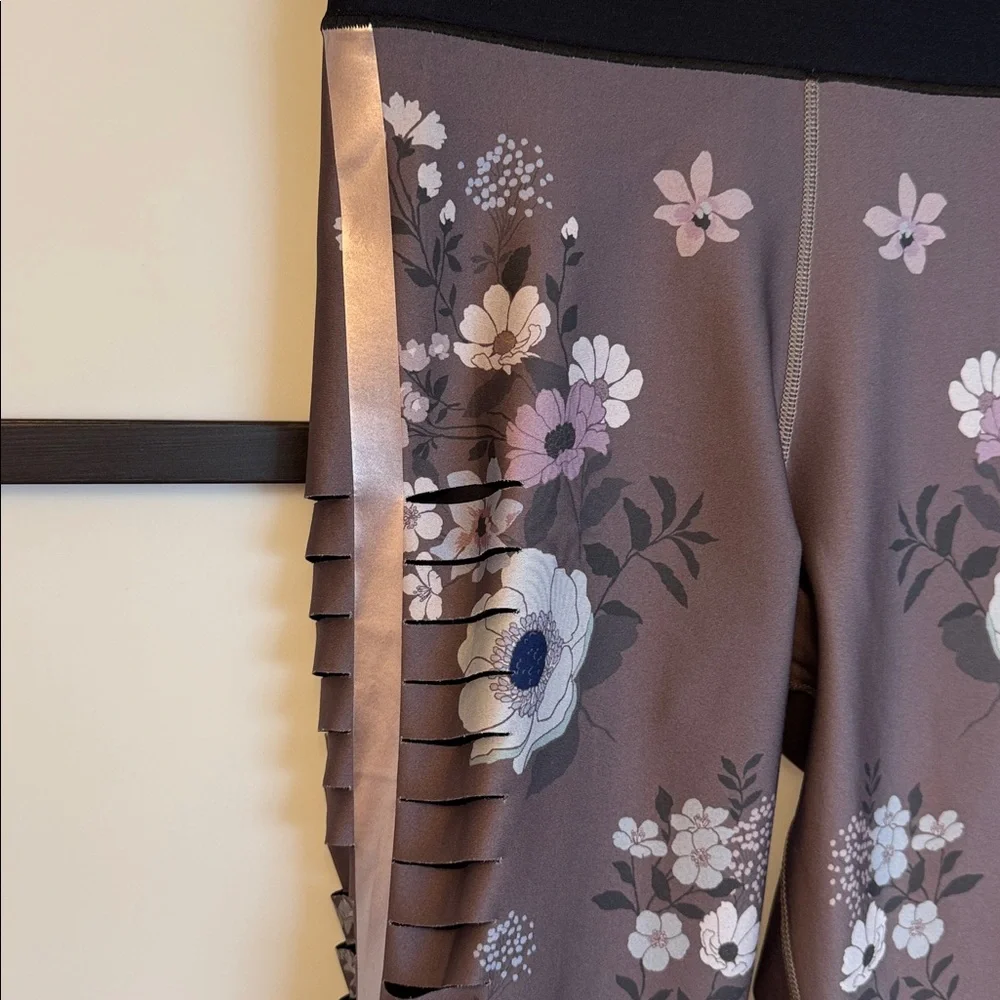 Ultracor Lux Knockout Floral Leggings Size S Laser Cut Side Detail Taupe/Grey - Picture 3 of 16